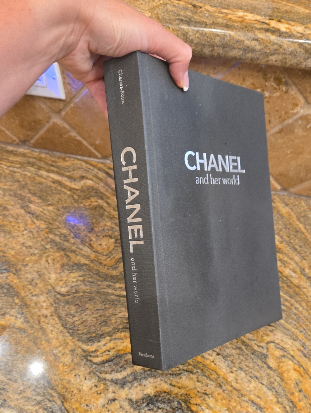 Chanel Book - Picture 3 of 3